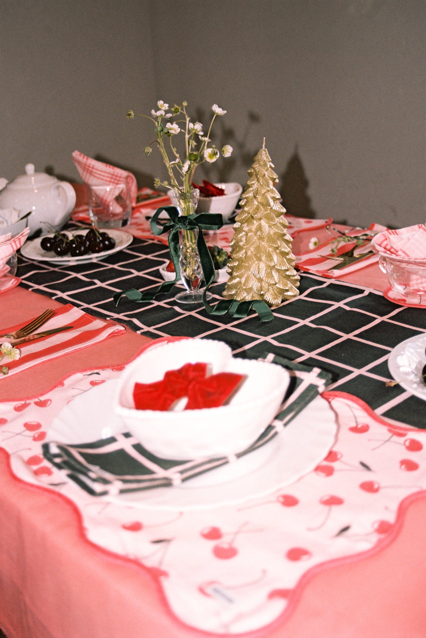 Blush & Holly Table Runner